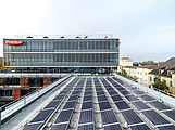 Hier die PV-Anlage auf dem Dach des Standortes Wels. © Fronius