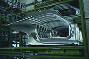 Die voestalpine erzeugt Komponenten für die Fahrzeugindustrie, u.a. Leichtbau-Karosserieteile. © voestalpine