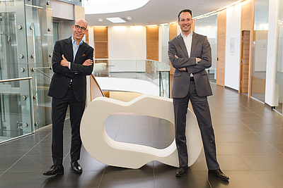 Oliver Bruns, Spartenleiter von NEVEON und Axel Kühner, Vorstandsvorsitzender Greiner AG © Greiner AG