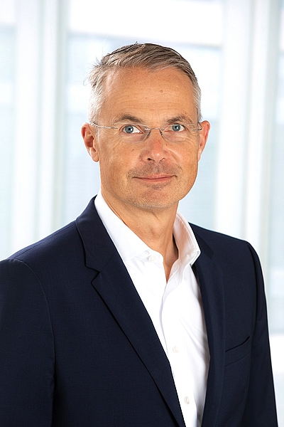 Portrait Christoph Lhota, Leiter der Business Unit Packaging von ENGEL
