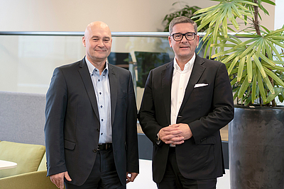 Jürgen Greil, CEO/CTO FlyNow Aviation GmbH, Salzburg - Österreich (links); Peter Bernscher, CCO POLYTEC Holding AG, Hörsching – Österreich (rechts) © POLYTEC GROUP & FlyNow Aviation GmbH