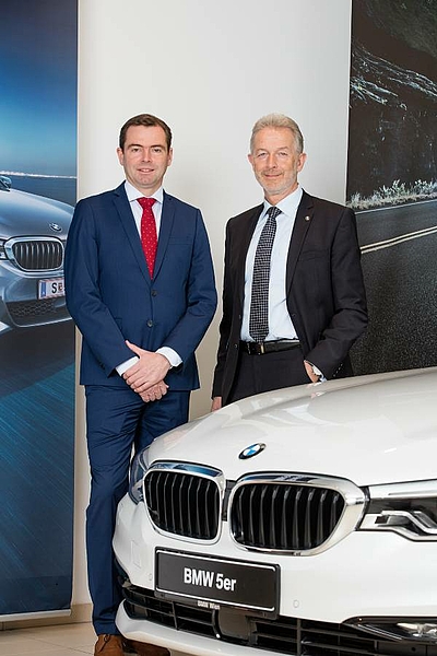 v.l.: Chris Collet, Geschäftsführer BMW Austria; Gerhard Wölfel, Geschäftsführer, BMW Group Werk Steyr. Fotocredits: BMW Group